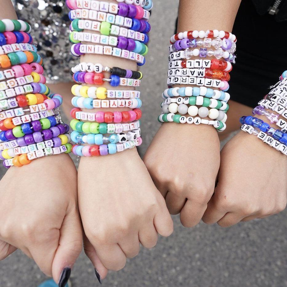 Creative Taylor Swift fans craft ways around bracelet rules for Vancouver shows